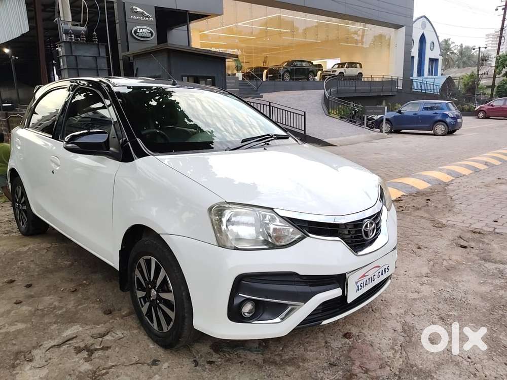 Toyota Etios Liva V Limited, 2016, Petrol