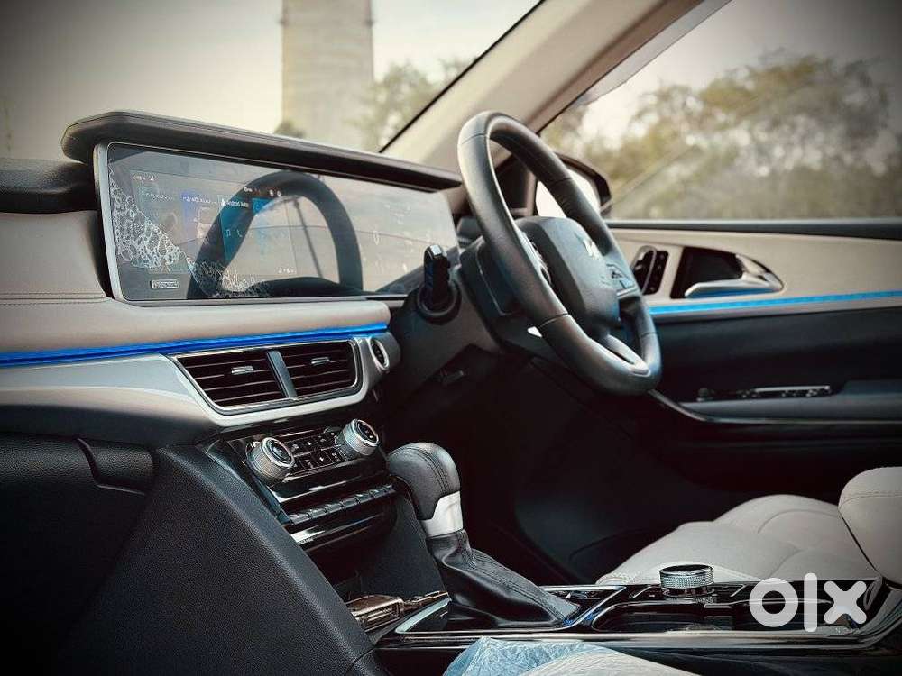 Mahindra Xuv700 2.2 Ax 7 Diesel At Luxury Pack Str, 2024, Diesel