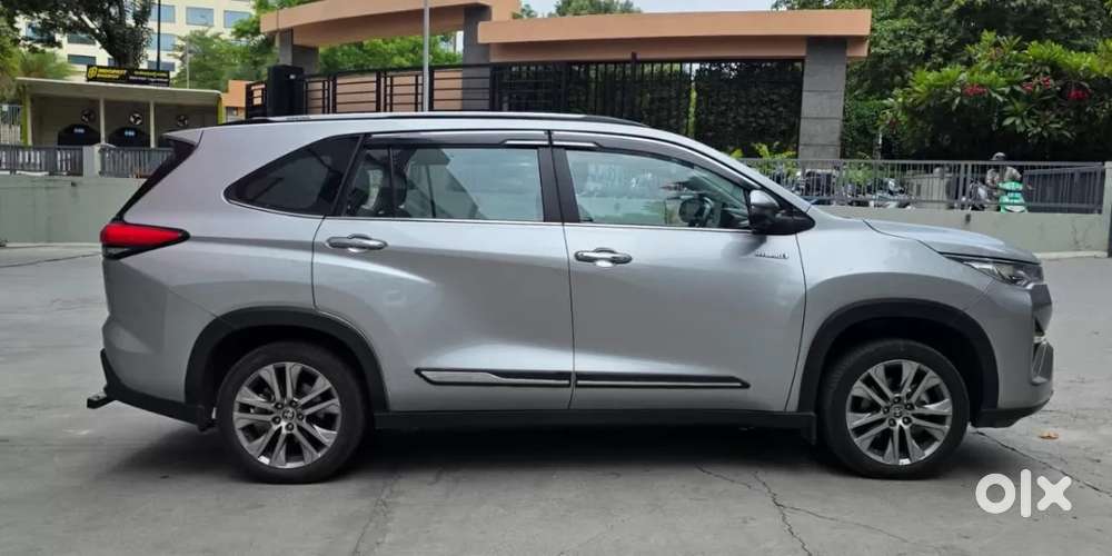 Toyota Innova Hycross 2.0 Zx Hybrid 7 Str, 2023, Petrol
