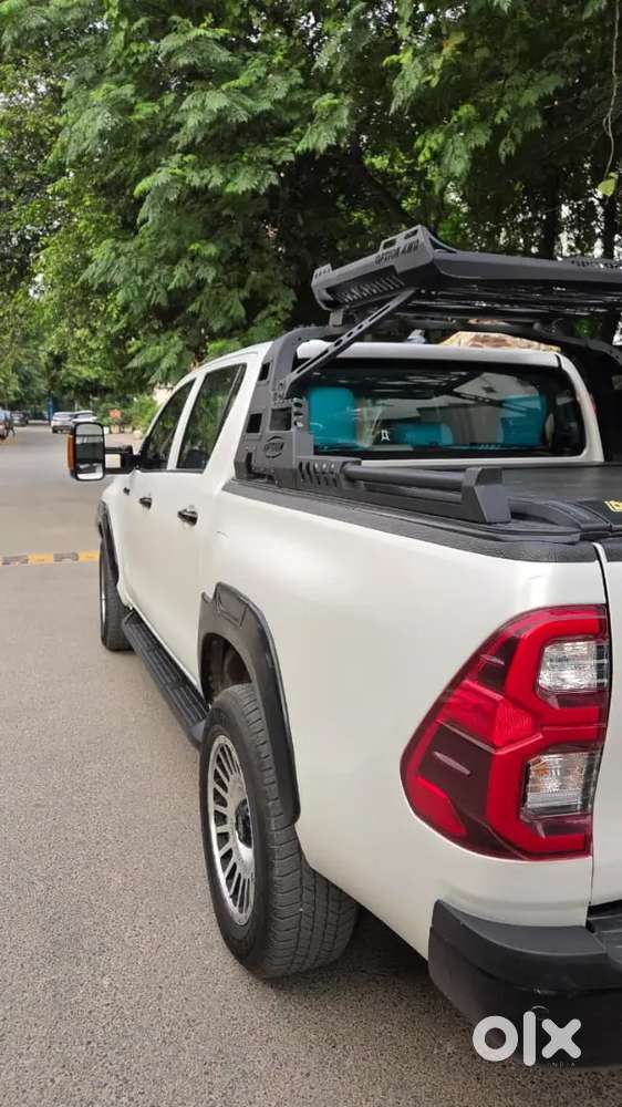 Toyota Hilux Black Edition 2025