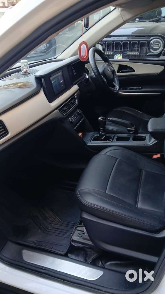 Mahindra Xuv700 2022 Diesel Well Maintained