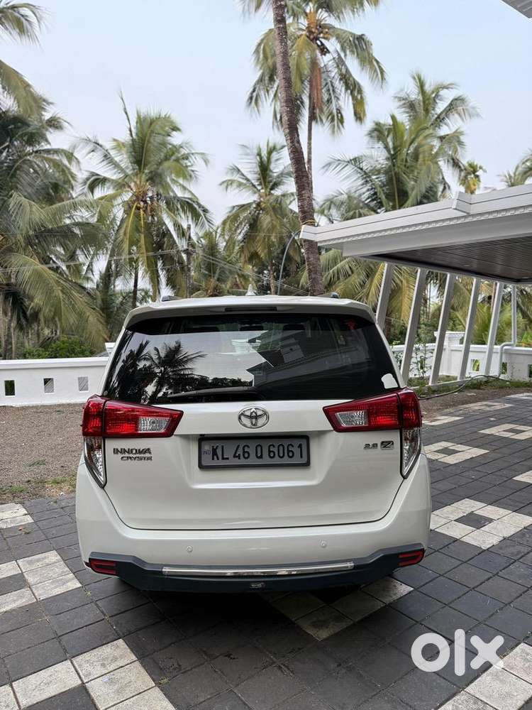 Toyota Innova Crysta 2017 Diesel 142000 Km Driven