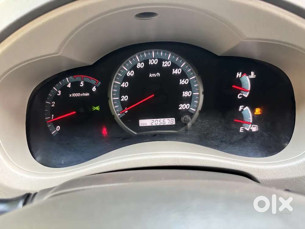 Toyota Innova 8 Str 2012