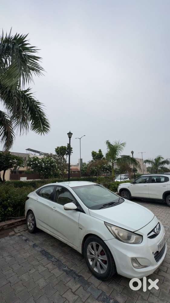 Hyundai Fluidic Verna 2012