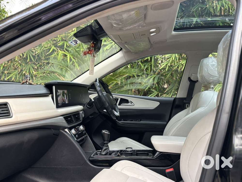 Mahindra Xuv700 2.2 Ax 7 Diesel Mt Luxury Pack Str, 2025, Diesel