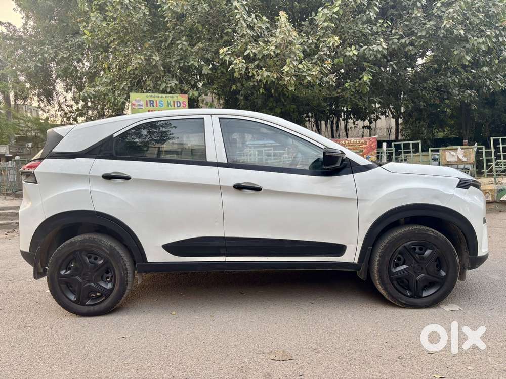 Tata Nexon Smart Plus1.2 Revotron Petrol 5 Mt, 2024, Petrol