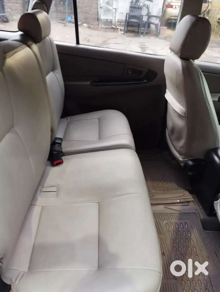 Toyota Innova Taxi Plate 2016
