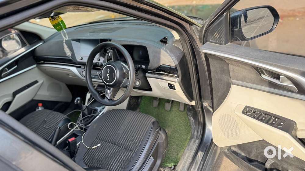 Kia Carens 2023 Petrol Well Maintained