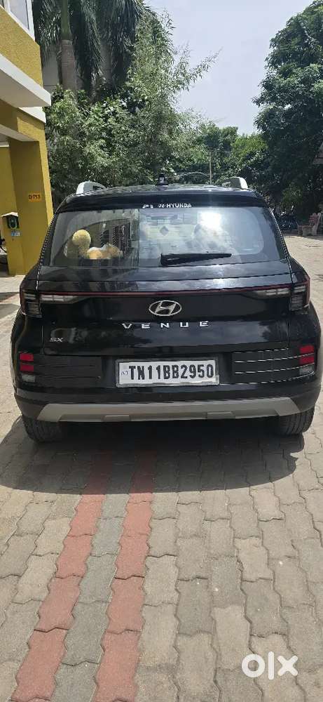 Hyundai Venue Sx Diesel  December 2022  28,000 Km  Sunroof  Excell