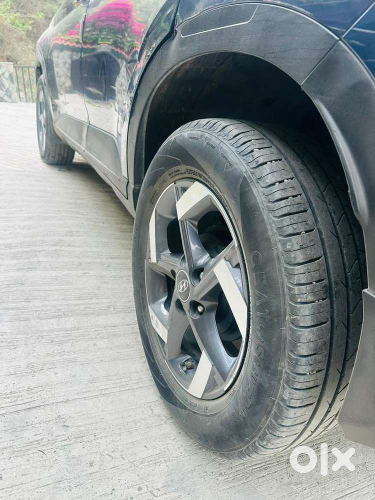 Hyundai Venue 2022 Petrol 37000 Km Driven