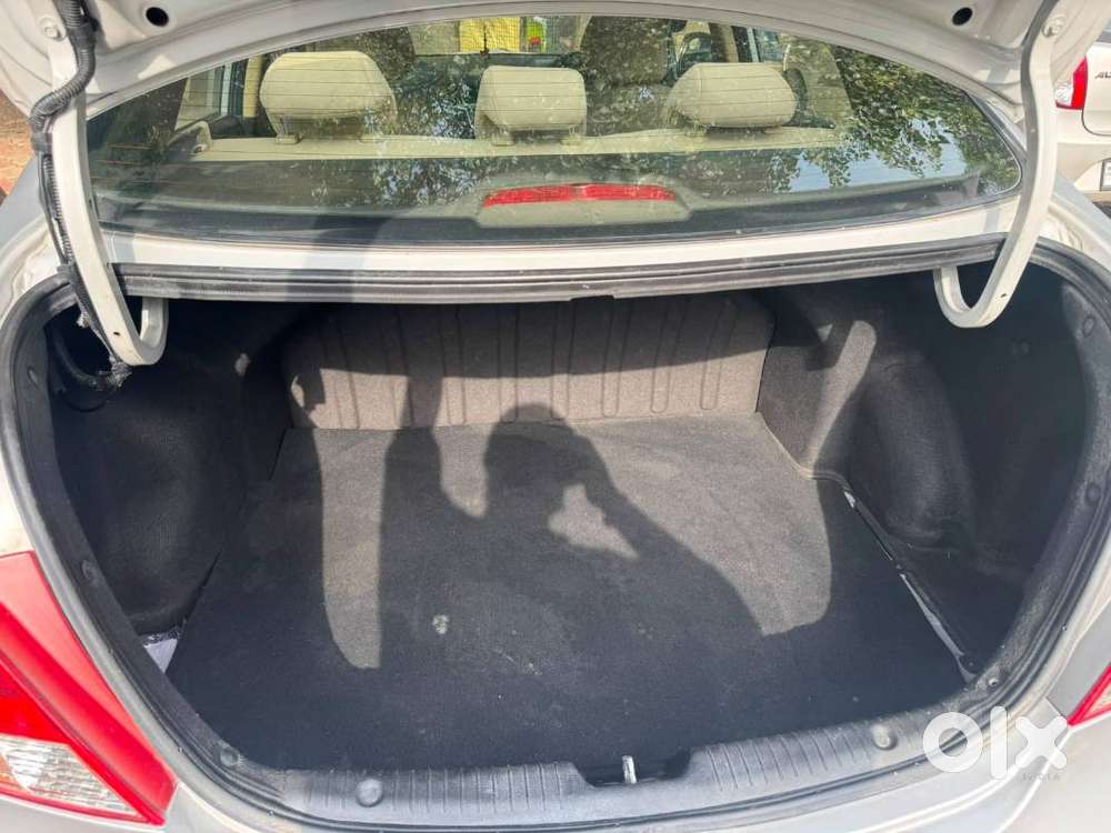 Hyundai Verna Fluidic Sx 1.6 Vtvt Petrol Car