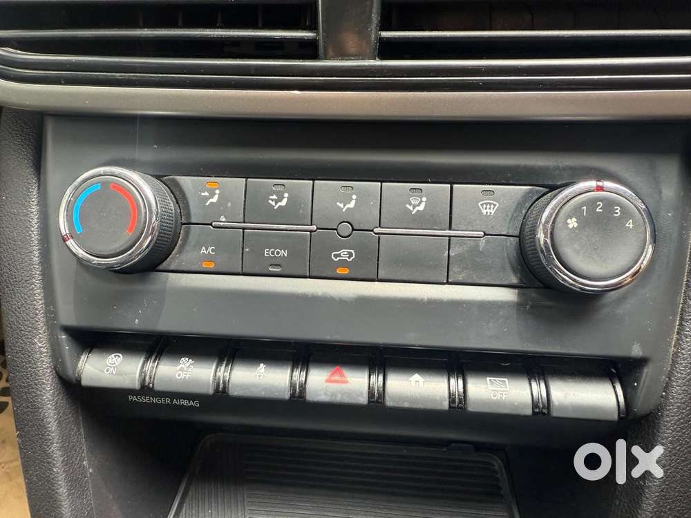 Mahindra Xuv700 2.0 Ax 3 Petrol Mt 5 Str, 2022, Petrol