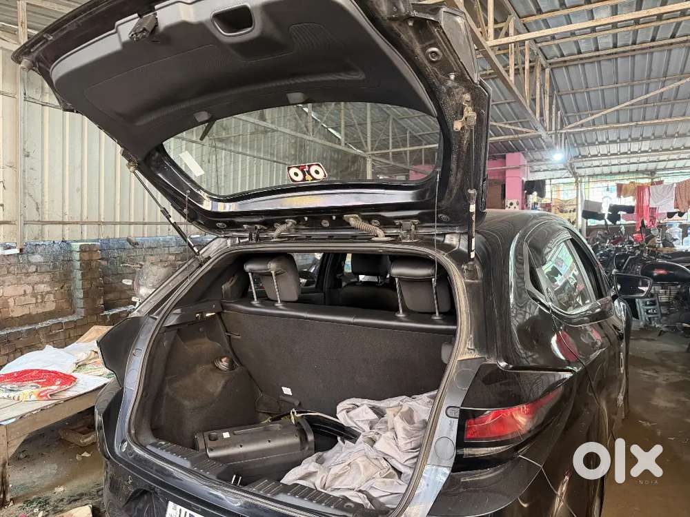Tata Altroz Dark Petrol 2023