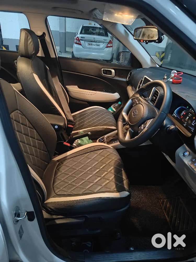 Hyundai Venue 2025 Petrol 6000 Km Driven