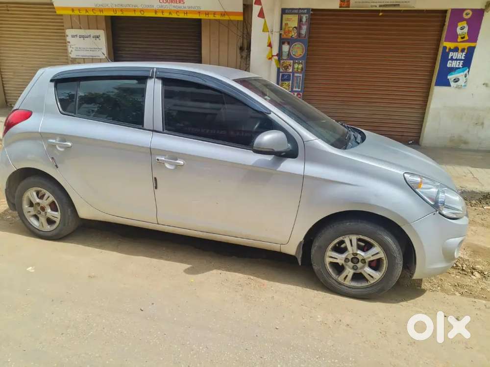 Hyundai I20 Sportz Petrol 2011