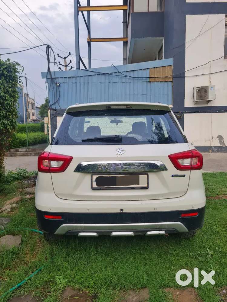 Maruti Suzuki Brezza,hybrid Zxi Automatic (petrol) – Top Model,