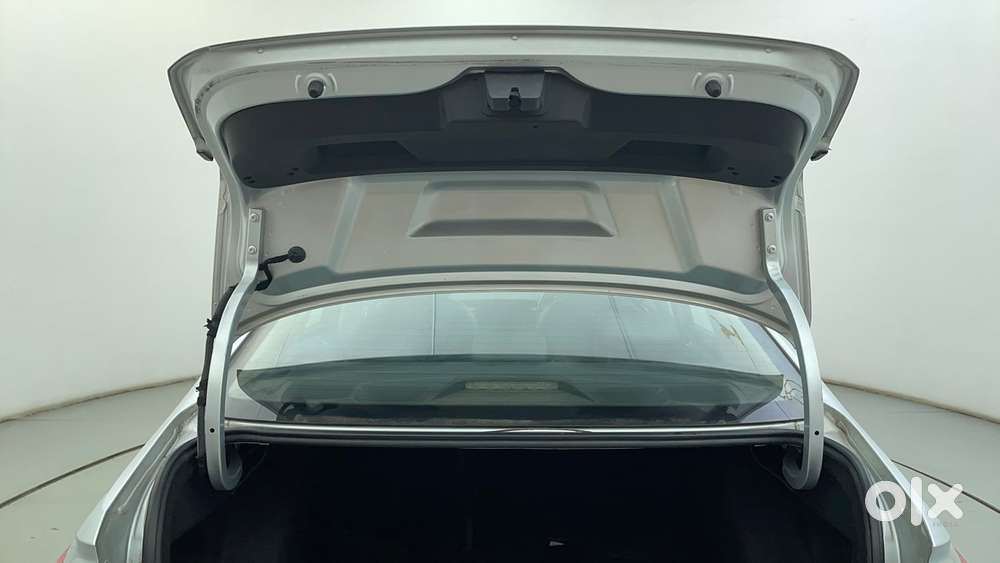 Skoda Slavia Style 1.0l Tsi At, 2022, Petrol