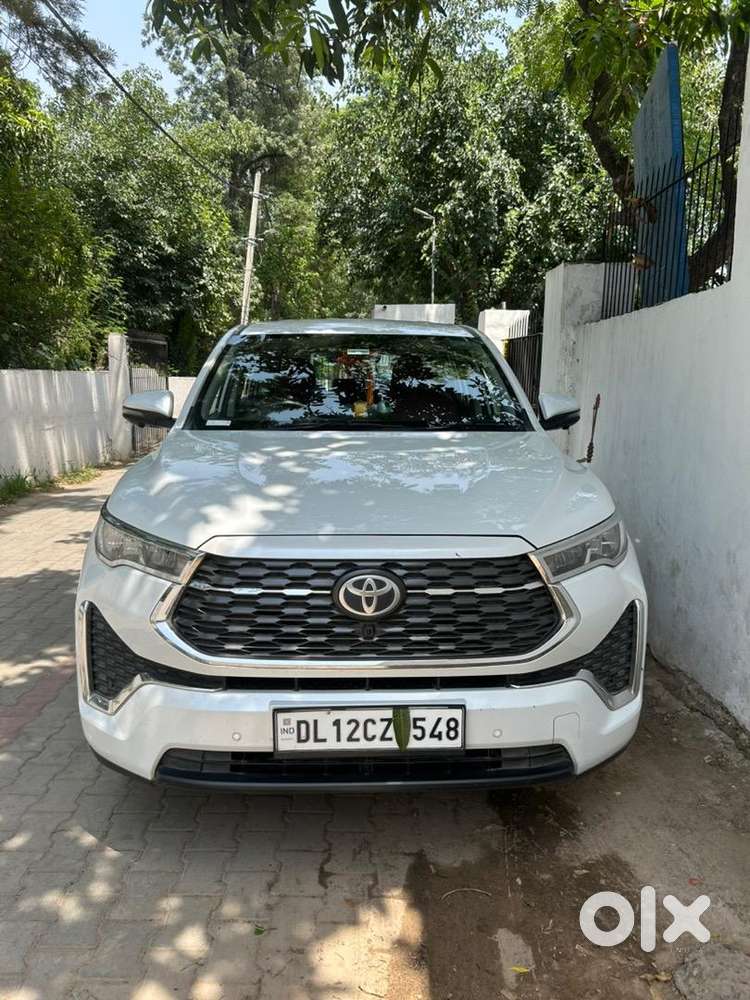 Toyota Innova Hycross 2025