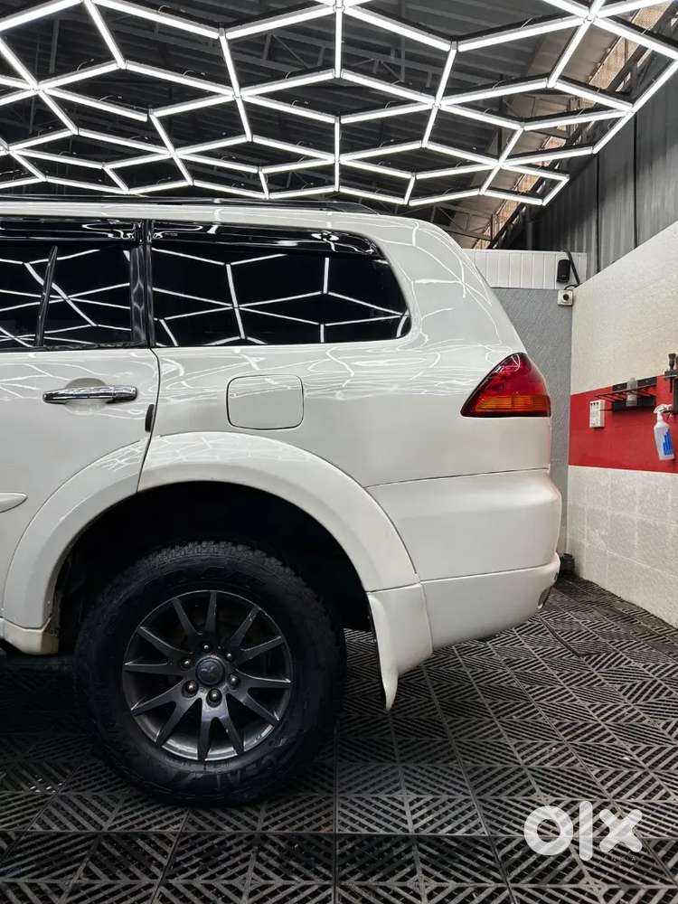 Mitsubishi Pajero Sport 2013 Diesel 100000 Km Driven