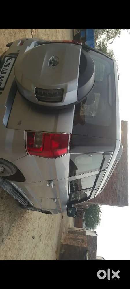 Mahindra Tuv 300 T8