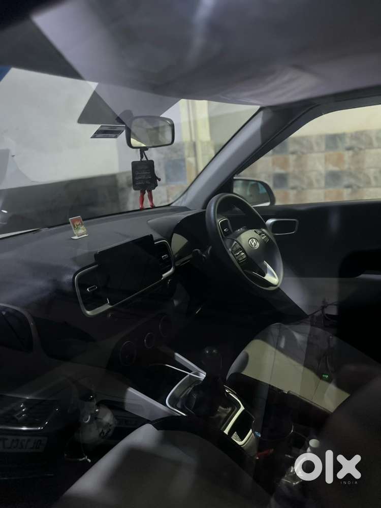 Hyundai Venue Petrol Well Maintained