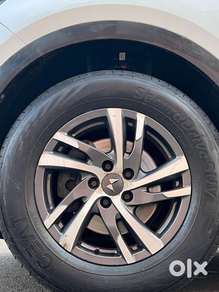 Mahindra Xuv700 2.0 Ax 5 Petrol At Str, 2022, Petrol