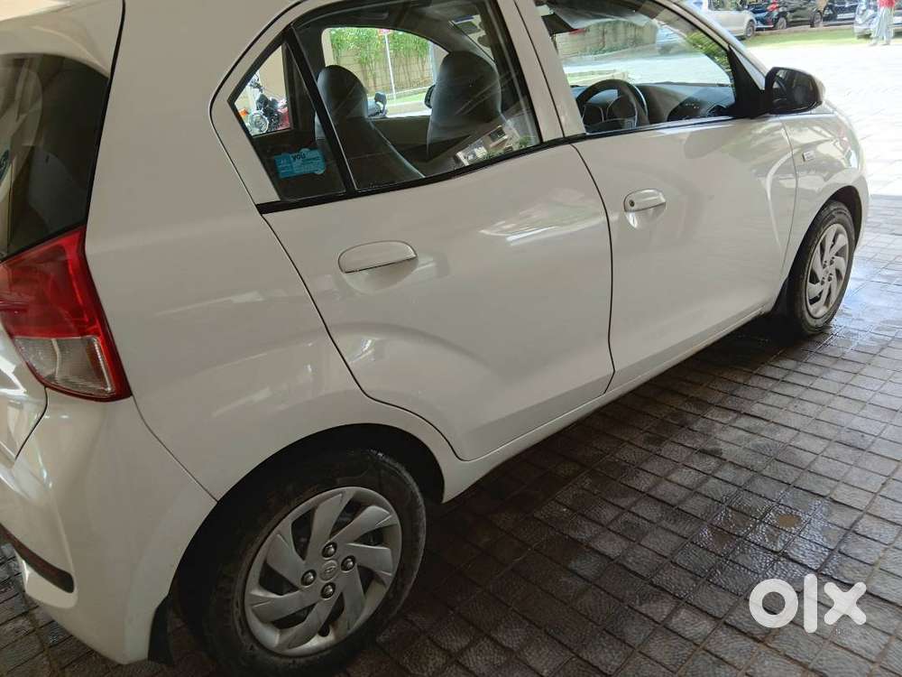 First-owner Hyundai Santro Sportz *(automatic)