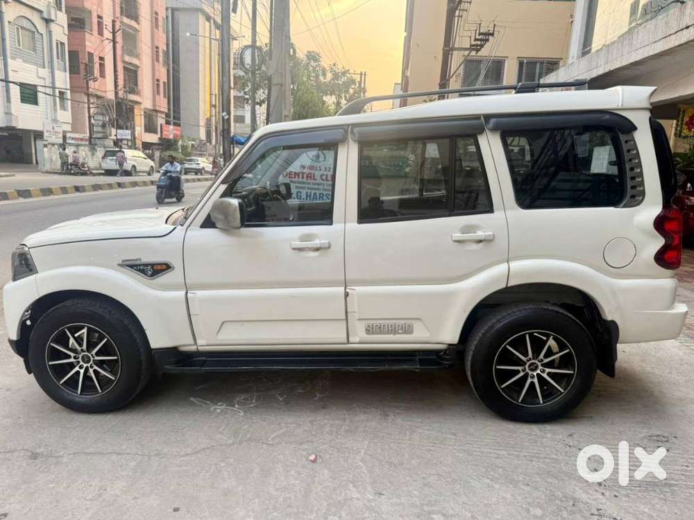 Mahindra Scorpio S6 Plus 2016