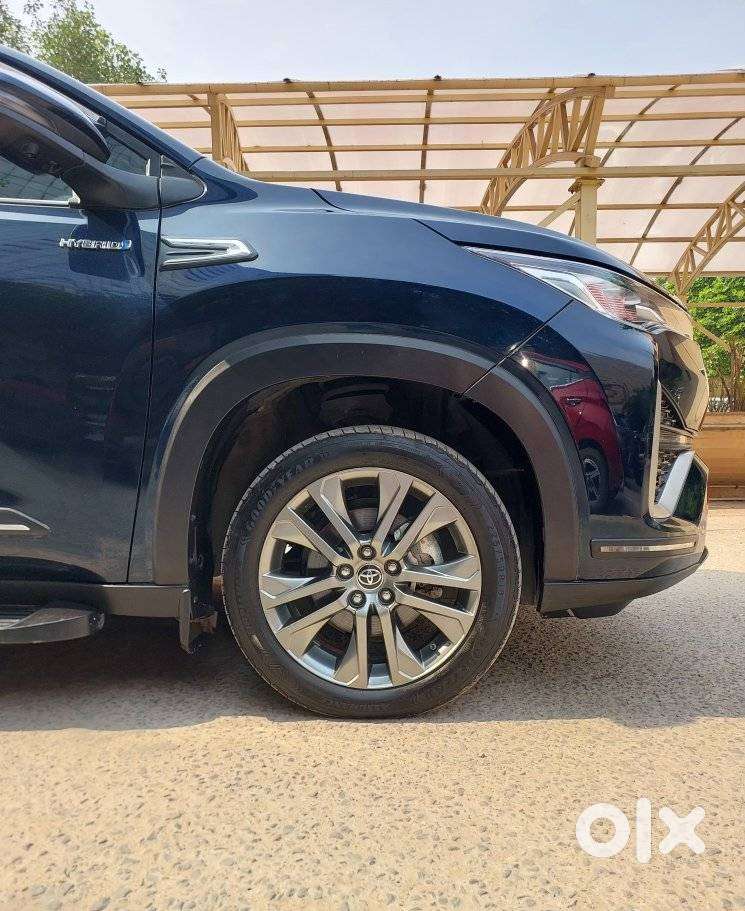 Toyota Innova Hycross 2.0 Zx (o) Hybrid 7 Str, 2025, Petrol