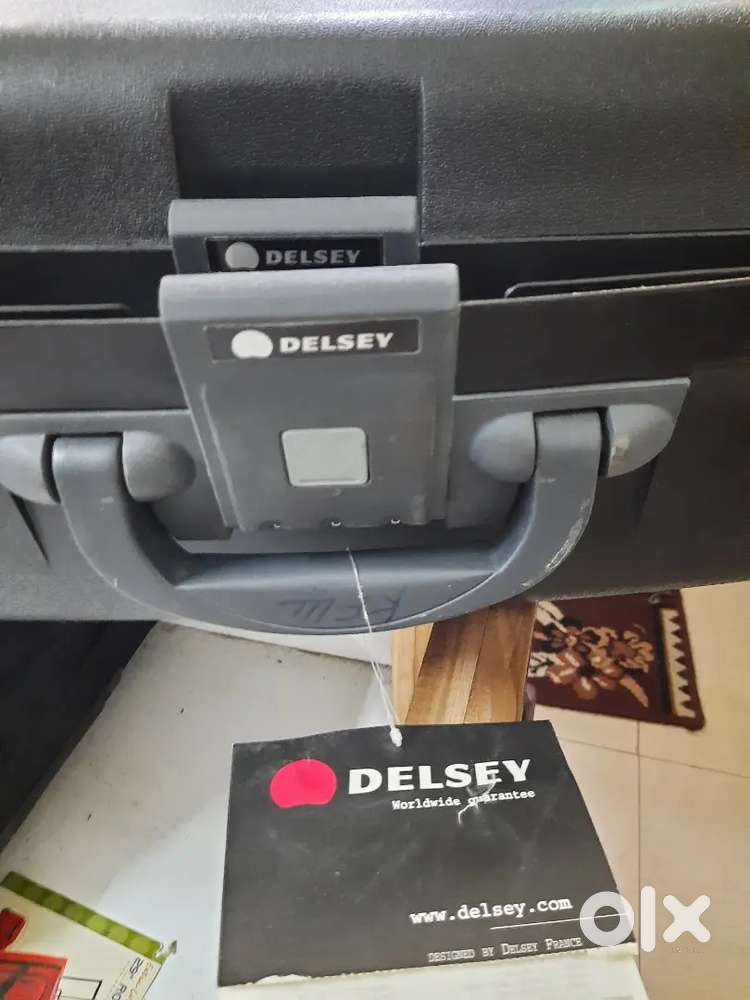 Delsey suitcases new. Unused. Total 3 nos.
