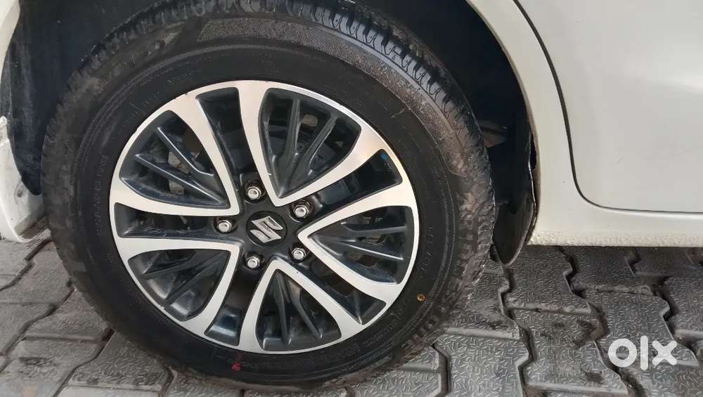 Maruti Suzuki Ertiga 2023 Zxi Cng