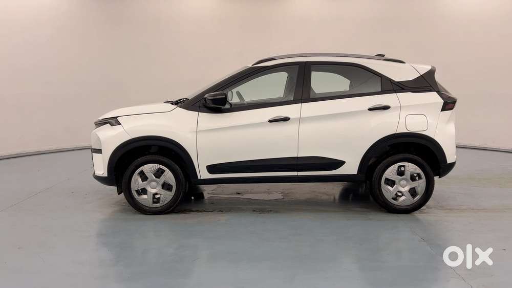 Tata Nexon Pure (s) 1.2 Petrol 6amt, 2024, Petrol