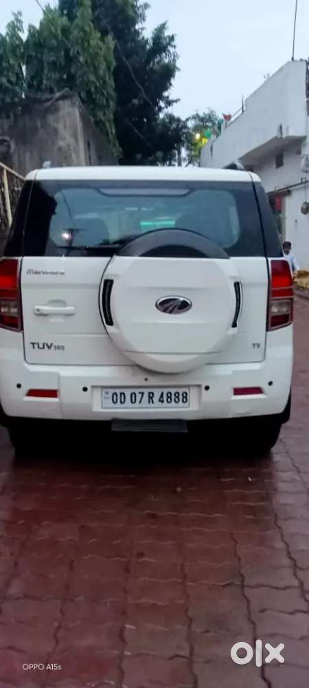 Mahindra Tuv 300 T8 2017