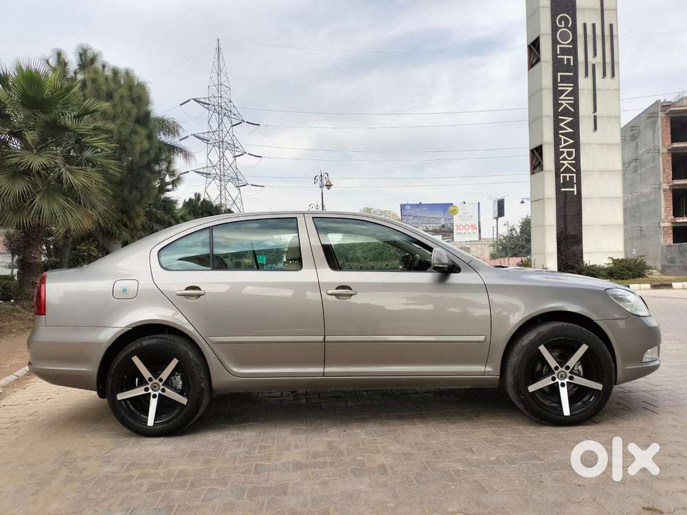 Skoda Laura Ambition 2.0 Tdi Cr Mt, 2013, Diesel