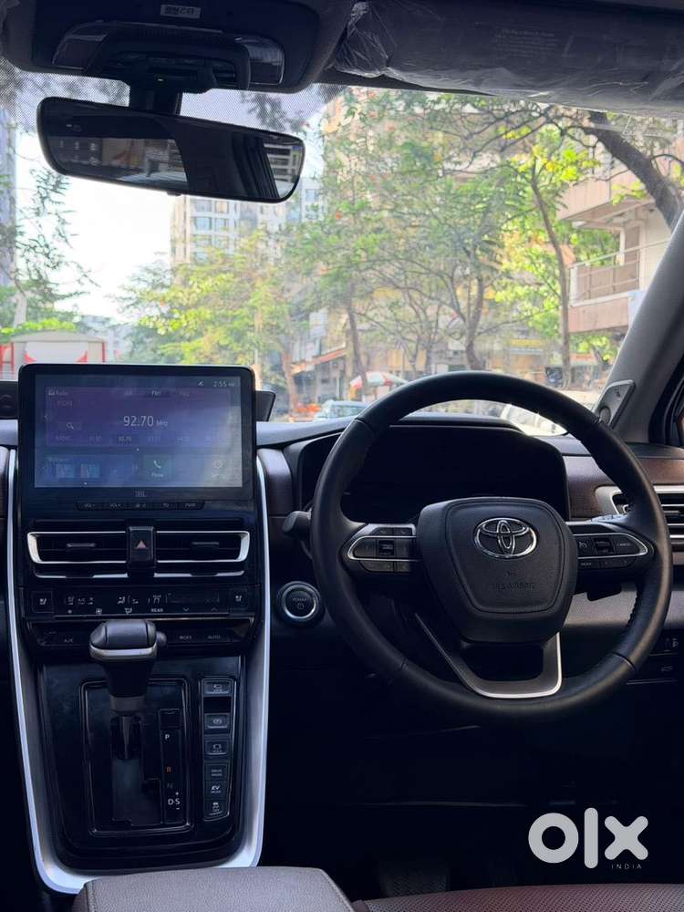 Toyota Innova Hycross 2.0 Zx Hybrid 7 Str, 2025, Petrol