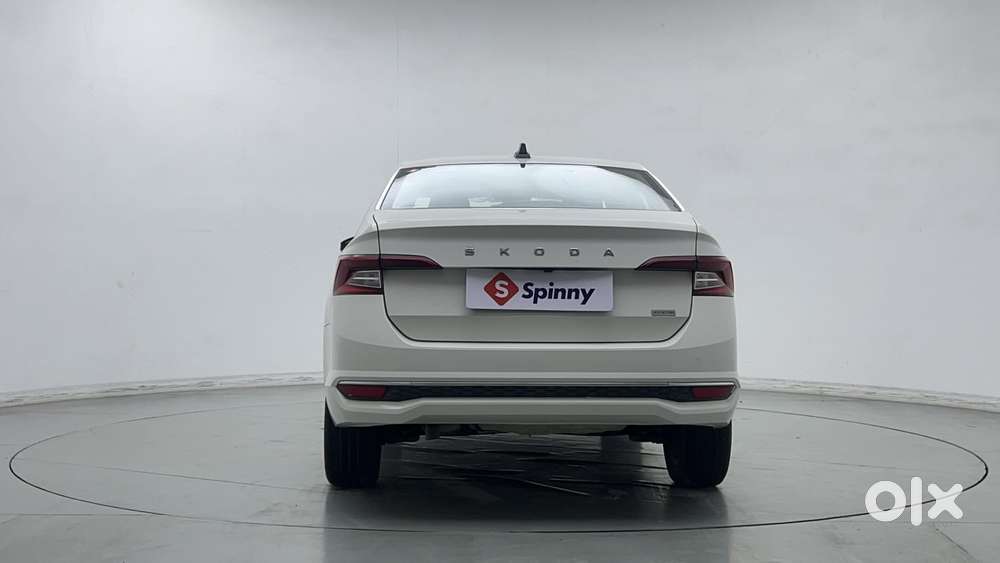 Skoda Slavia Style 1.0l Tsi At, 2023, Petrol