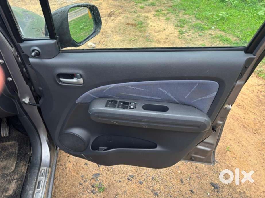 Maruti Suzuki Ritz Vxi, 2011, Petrol