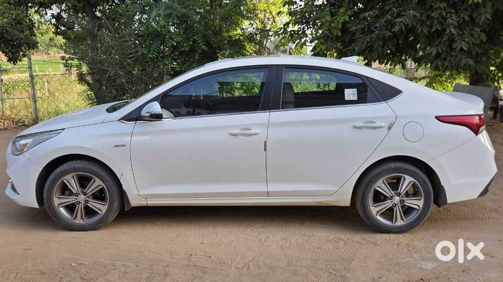 Hyundai Verna 1.6 Crdi Sx Plus At, 2017