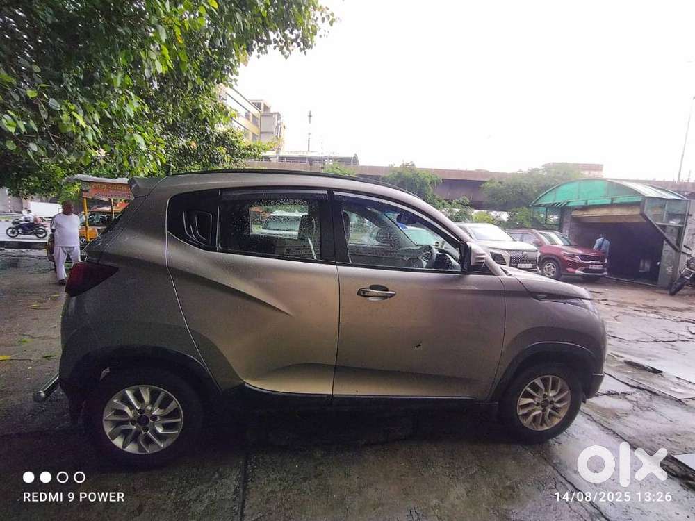Mahindra Kuv 6 2017 Petrol