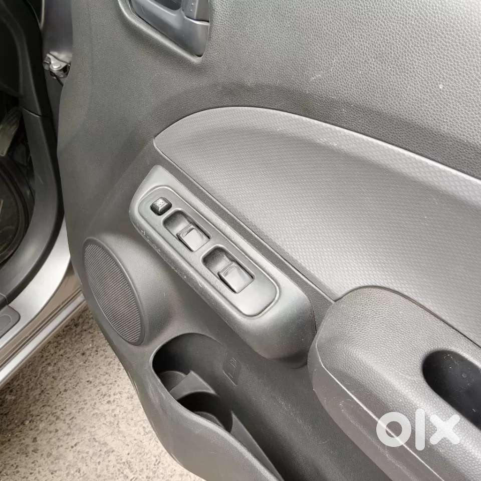 Maruti Suzuki Ritz Lxi, 2012, Petrol
