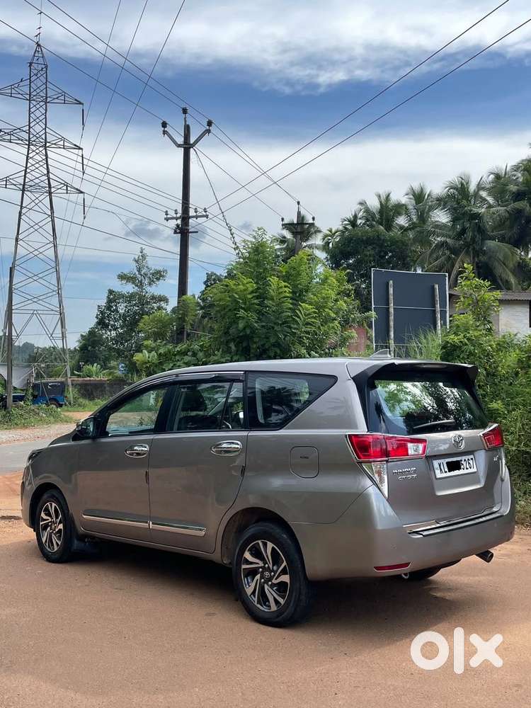 Toyota Innova Crysta 2.7v Mt, 2022, Petrol