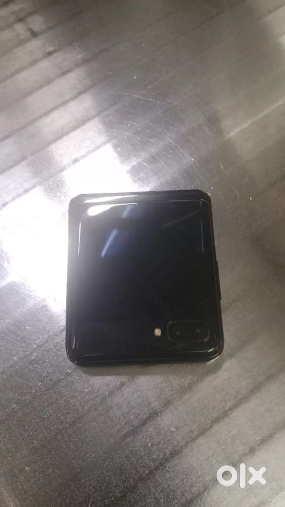 Galaxy Flip z 4g mobile in good condition
