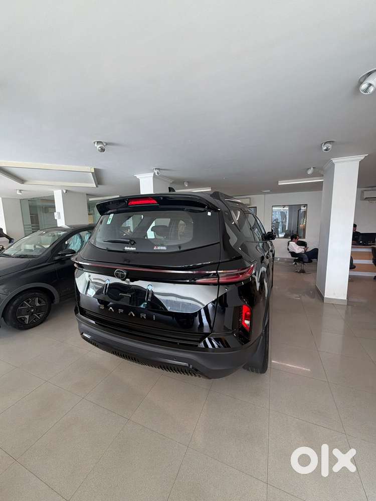 Tata Safari Adventure 2026 Dark Edition
