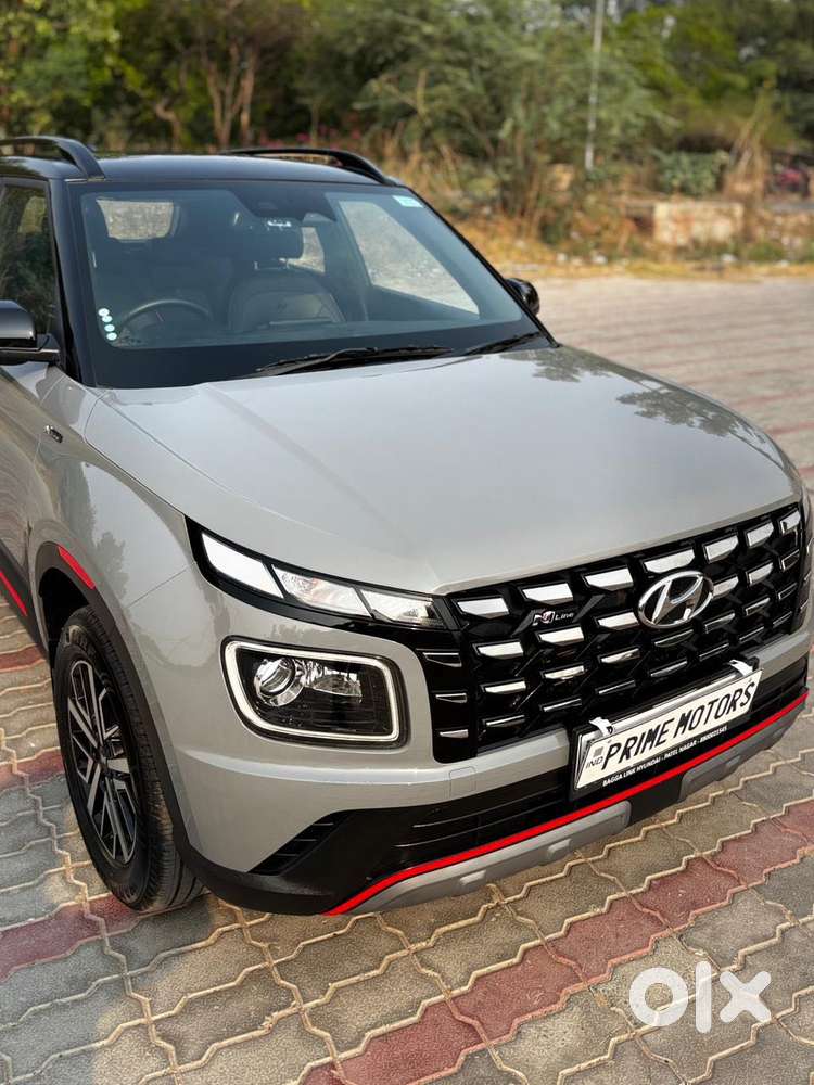 Hyundai Venue 1.0 Sx (o) Turbo Dual Tone, 2025, Petrol
