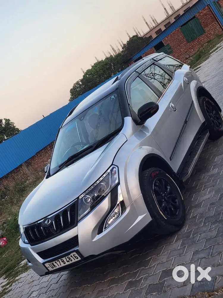 Mahindra Xuv W10 
Sunroof 
Electronic Seats 
Ac
Power Windows