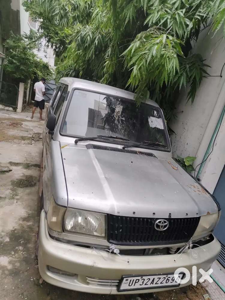 Toyota Qualis 2004 Diesel 130000 Km Driven