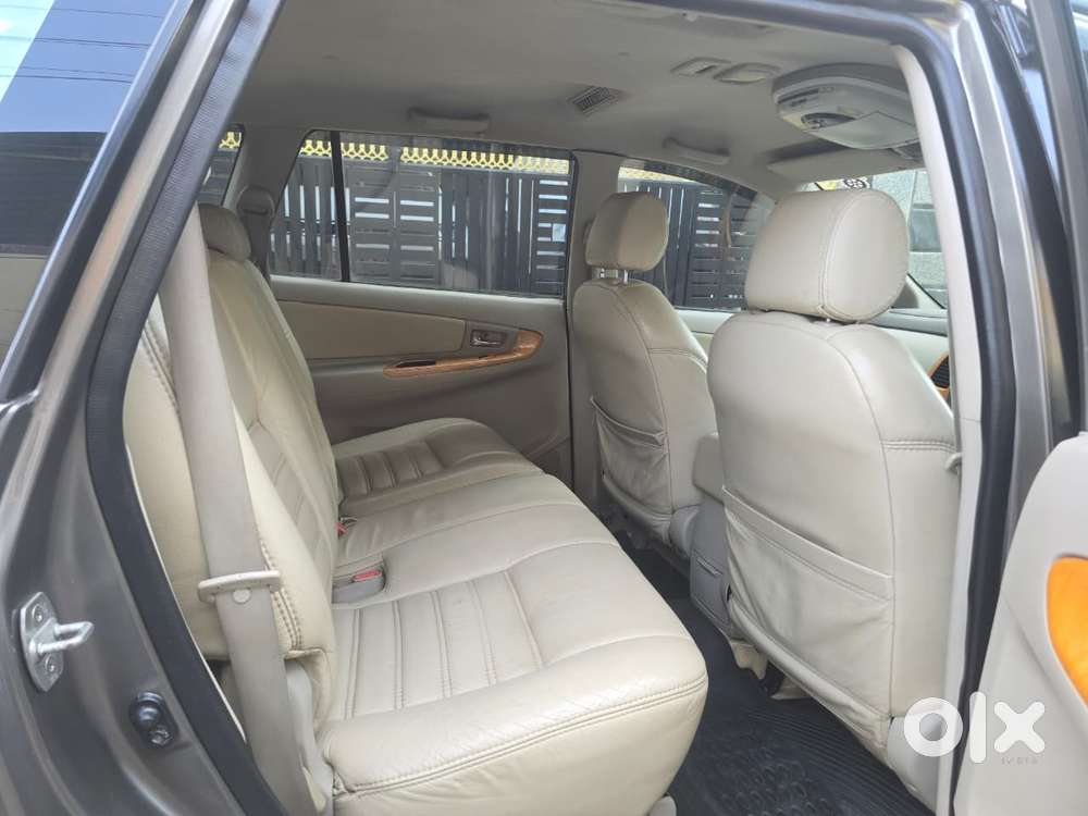 Toyota Innova 2.5 V Diesel 7-seater, 2011, Diesel