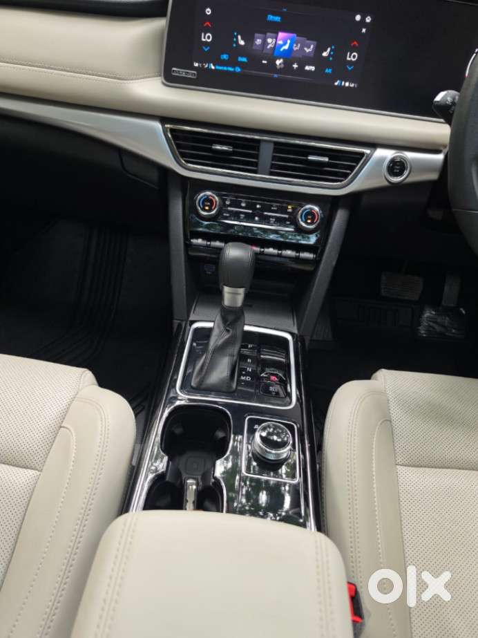 Mahindra Xuv700 2.2 Ax 7 Diesel At Luxury Pack Str Awd, 2025, Diesel