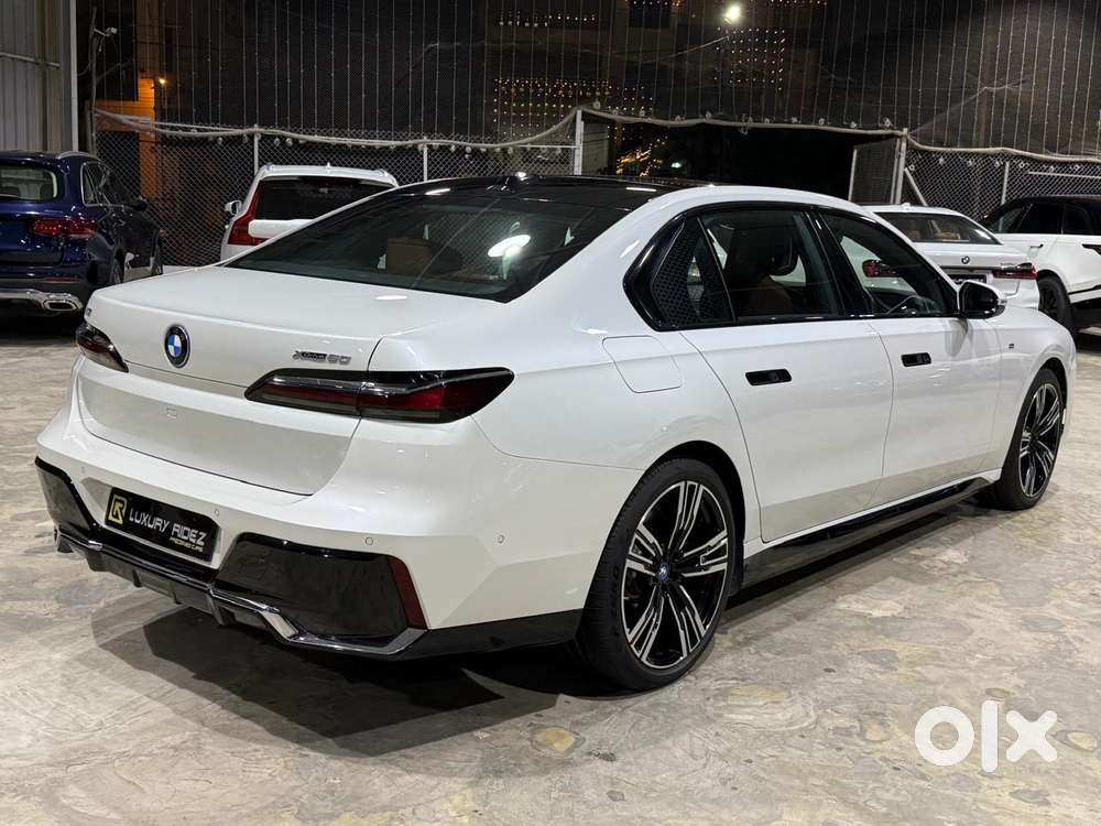 Bmw I7 Xdrive60, 2023, Electric