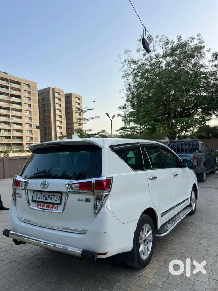 1640000 Price Of Innova Crysta